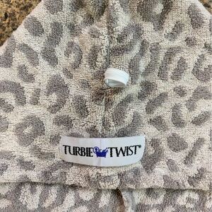 Turbie Twist Leopard Print Hair Towel - Gray